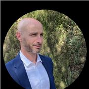 Passionné par le commerce et le développement d’activité, j’aide les entrepreneurs à avancer concrètement dans leurs projets et je forme les étudiants en BTS MCO à réussir dans le monde professionnel